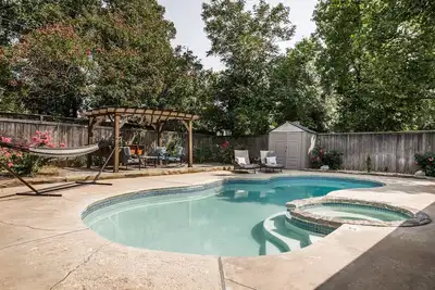 Image de Cozy 3 bdrm w/pool & hot tub! !