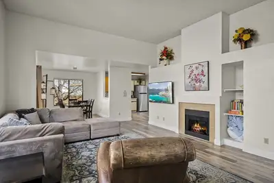 Image de One Level Newly Remodeled Home Mins Downtown