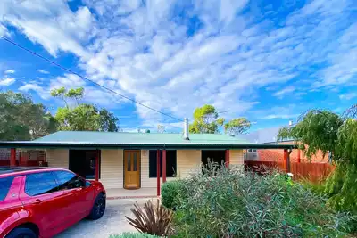 Image de Cosy Beach Cottage with large garden in walking distance from the beach.