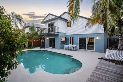 Image de Tranquil & Private Villa ☀️ Salt water pool, 10 Min walk to Beach!