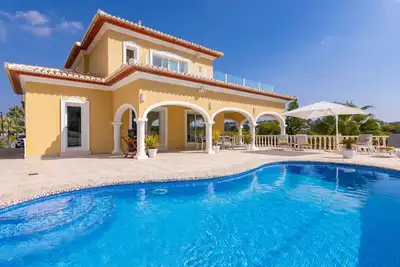 Image de Magnifique maison de vacances privée avec piscine privée, climatisation, Wifi, Tv, patio, parking