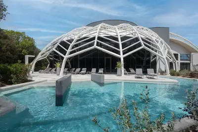 Image de Appartement dans une maison de vacances avec climatisation, Wifi, piscine, Tv, terrasse, parking