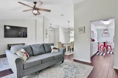 Image de ★Modern E. Orange Park Home 6+Bed Fence Beach 40min★