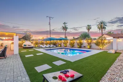 Image de “Modern” Old Town Scottsdale, Resort Style yard, Baja Heated Pool Hot Tub, Bbq