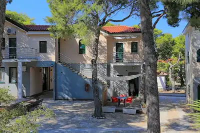 Image de Appartement de deux chambres avec la terrasse et la vue sur le mer Rogoznica (A-18167-a)
