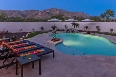 Image de Lux + Exciting Mt Views: Theater, Pvt Pool & Spa, Fireplaces, Fire Pit, Mt Bikes