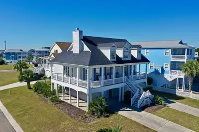 Image de Large Home w/Wraparound Deck & Covered Patio, 1 Block to Beach, Dog Friendly