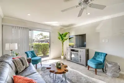 Image de Walk to Fashion Square: Condo w/ Pool Access!