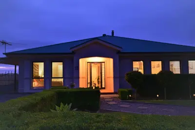 Image de Stan Breeze: Elegant Family Retreat