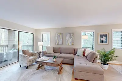 Image de Stunning, coastal chic two bedroom, two bathroom villa in Palmetto Dunes! !