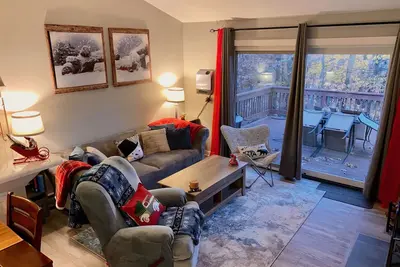 Image de Cozy Mountain Retreat! Short walk to slopes/hiking trails/restaurants.