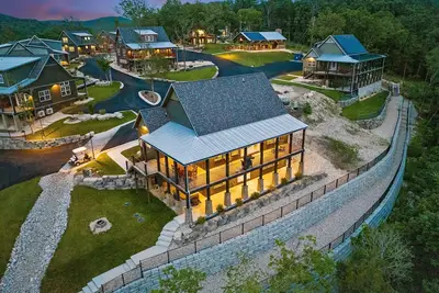 Image de Escape to Luxury, Modern Farmhouse Oasis W/ Hot Tub, Scenic Views, Amenities!