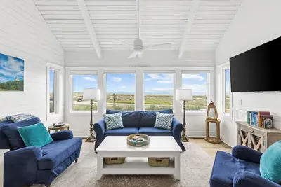 Image de Ocean Front Panoramic Water and Sunset Views Sleeps 8 Pet Friendly Bhi Club