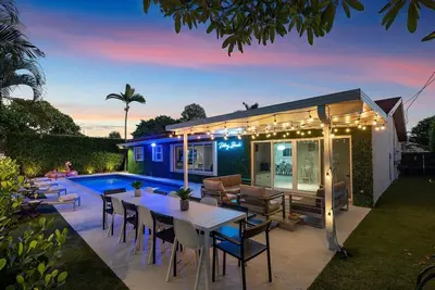 Image de Coastal Delray 🌊 Chill Out Hideaway Lush Vibes🌴 by SaltWater Poolside 4bd