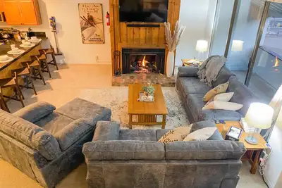 Image de 3 min Walk to Slopes, Great Views, Shared Hot Tub