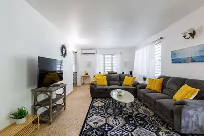 Image de Huge Porch House in Rainforest 15 min from Beach