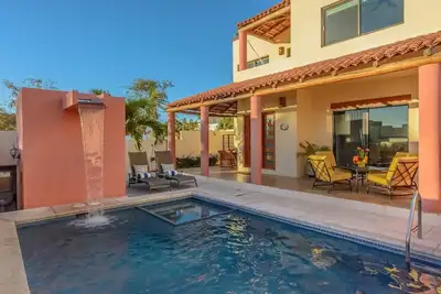 Image de Awesome Ocean View, Short Walk To Great Beach, Great Location, And Private Pool