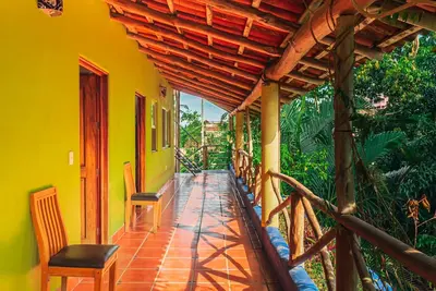 Image de Jardines Tropicales - 3 blocks from the beach