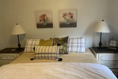 Image de Meticulously clean condo/1gig fiber optics internet