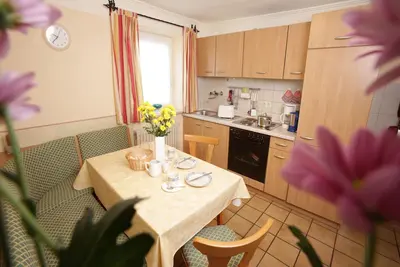 Image de Vacation apartment no. 5 up to 4 persons, 45 sqm, on the ground floor with 2 bedrooms, terrace with view towards the lake