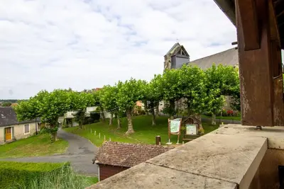 Image de Gîte charmant avec terrasse et équipements modernes, idéal pour nature et détente en Périgord