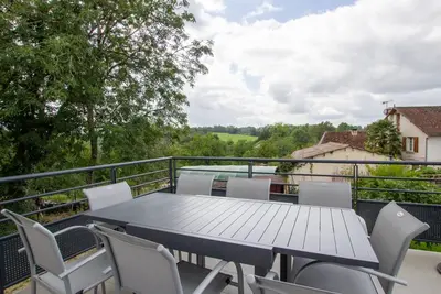 Image de Gîte rénové avec terrasse et jardin, au cœur de Saint-Mesmin, idéal pour nature et randonnées