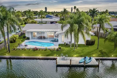 Image de Cocoa Beach Coral Retreat waterfront 3 Br /2. 5 Ba