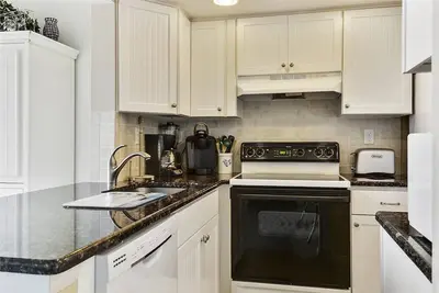 Image de Free Golf at Bear Trap Dunes and More! ! ! <br>Penthouse Ocean Front 1 bedroom, 1. 5 baths (no bath tub) recently updated apartment with amazing ocean views and your own private balcony!