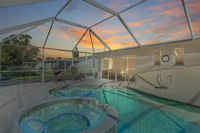 Incredible Whole Condo with Heated Pool and Jacuzzi Next to Venice Island/Beach