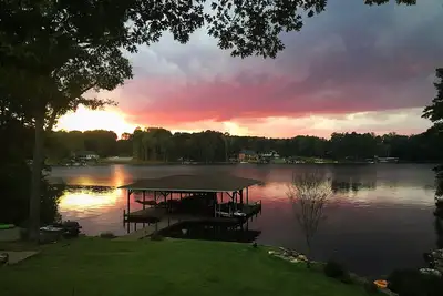 Image de Great Sunset 🛶 Fishing🐟 Firepit 🔥 Puttinggreen ⛳️