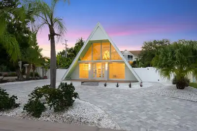 Image de Bright, Modern Artist A-Frame Downtown Srq West of Trail