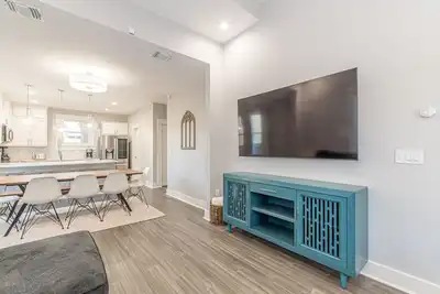 Image de Modern Downtown retreat, walk to the Convention Center & Riverwalk