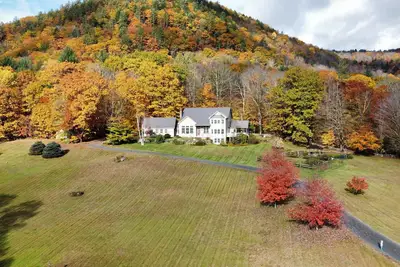 Image de Modern private home 30 acres w/ pool, river, billiards, & near 4 ski mtns
