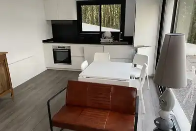 Image de appartement calme dans un jardin arboré à 10 minutes de la plage.