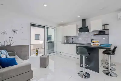 Image de Appartement de vacances avec terrasse et douche extérieure