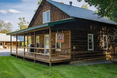 Image de Belle Adirondack Mtn. Cabin Rentals • 365 \/ jours de la famille Outdoor Fun!