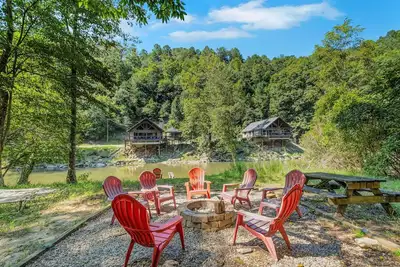 Image de Easy River Tubing from the Yard-Full Cabin-Sleeps 12-Pets Ok-firepit waterside