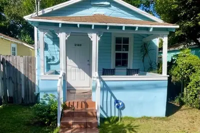 Image de Historic Key West Style Home In South Coconut Grove Blue House