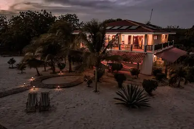 Image de Beach Villa - Beachfront - A\/C \/ Hot Shower