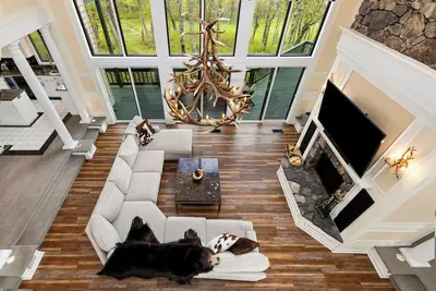 Image de The newest and largest edition to the Wintergreen Retreat portfolio!