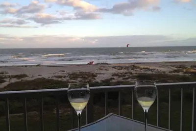 Image de Beachfront condo with direct ocean view.