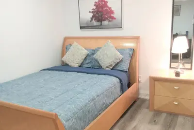 Image de Brand New 2 Bedroom Basement Apartment with Free parking!