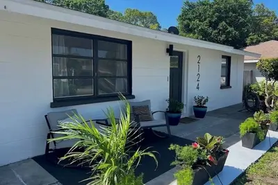 Image de Location, Location! Sarasota Rambler Downtown MidMod Stay