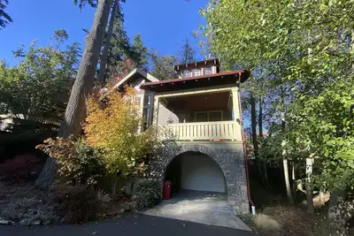 Image de Luxurious Home w\/Hot Tub, 5 minute walk to Town and Beach