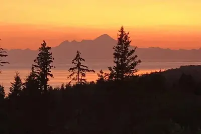 Image de Cabin with a Volcano Vista