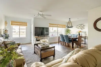 Image de Airy Captain’s Quarters Beach Condo Near Rudee Inlet