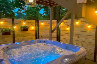 Ultimate Wine Country Retreat | Hot Tub, Arcade, and Mins to Spire and Winery!