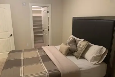 Image de Luxury Downtown full condo - Free Indoor Parking