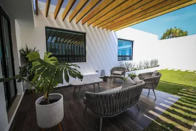 Image de Three units, One property
