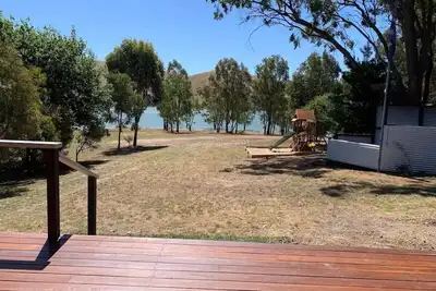 Image de Absolute Waterfront, With Comfort and Style